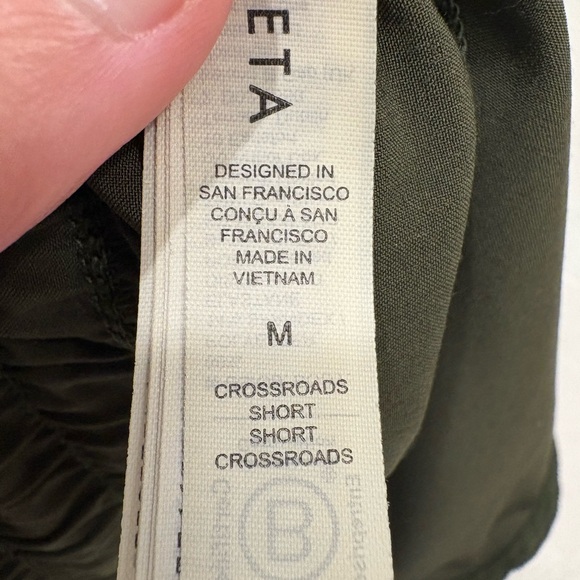 Athleta Olive Green Crossroads Shorts Size Medium - Picture 9 of 10
